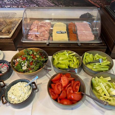 Typton Hotel&Spa Medzilaborce Екстериор снимка